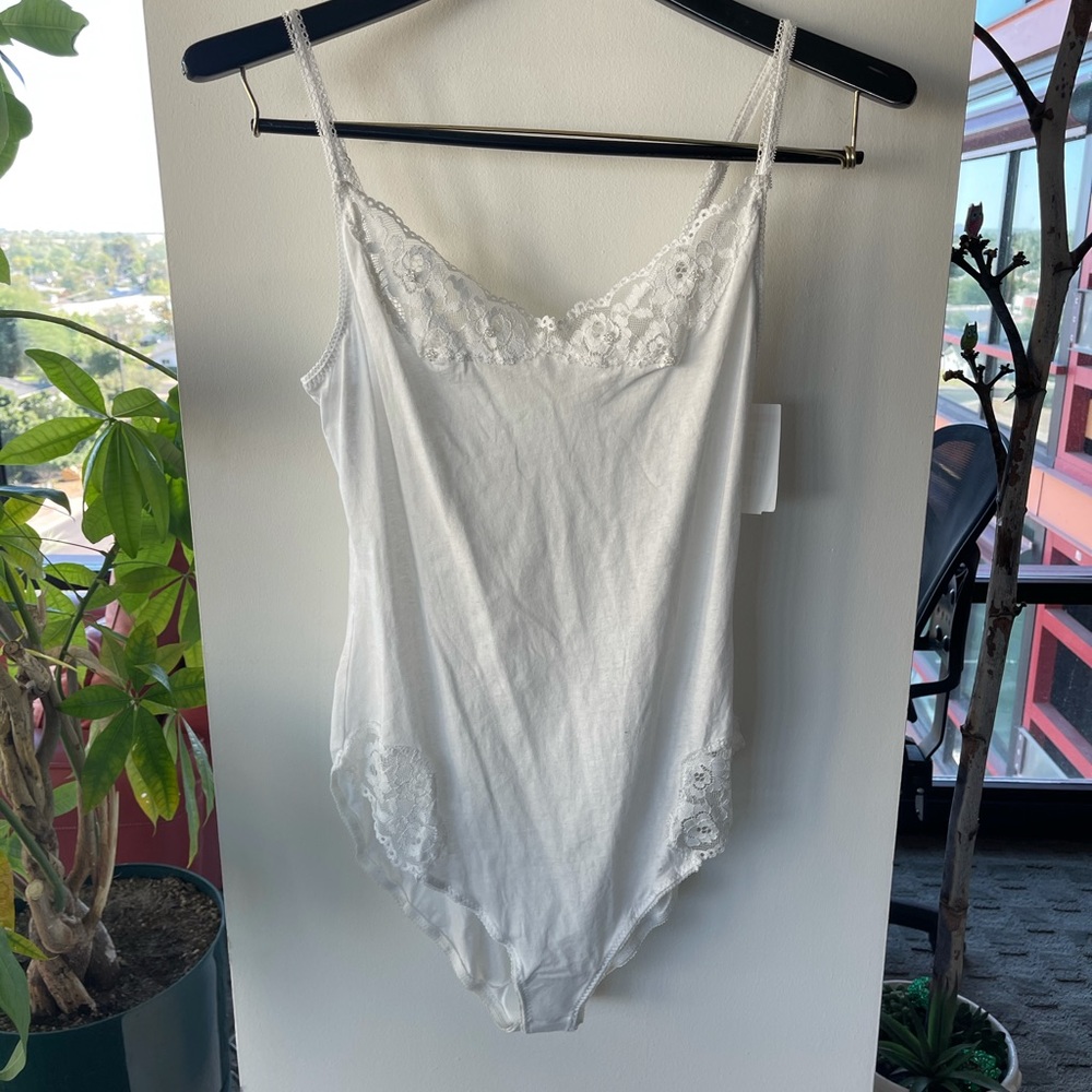 Free People- Intimately Fp Side Of Sass Lace Trim Bodysuit In White NWOT - Picture 4 of 4
